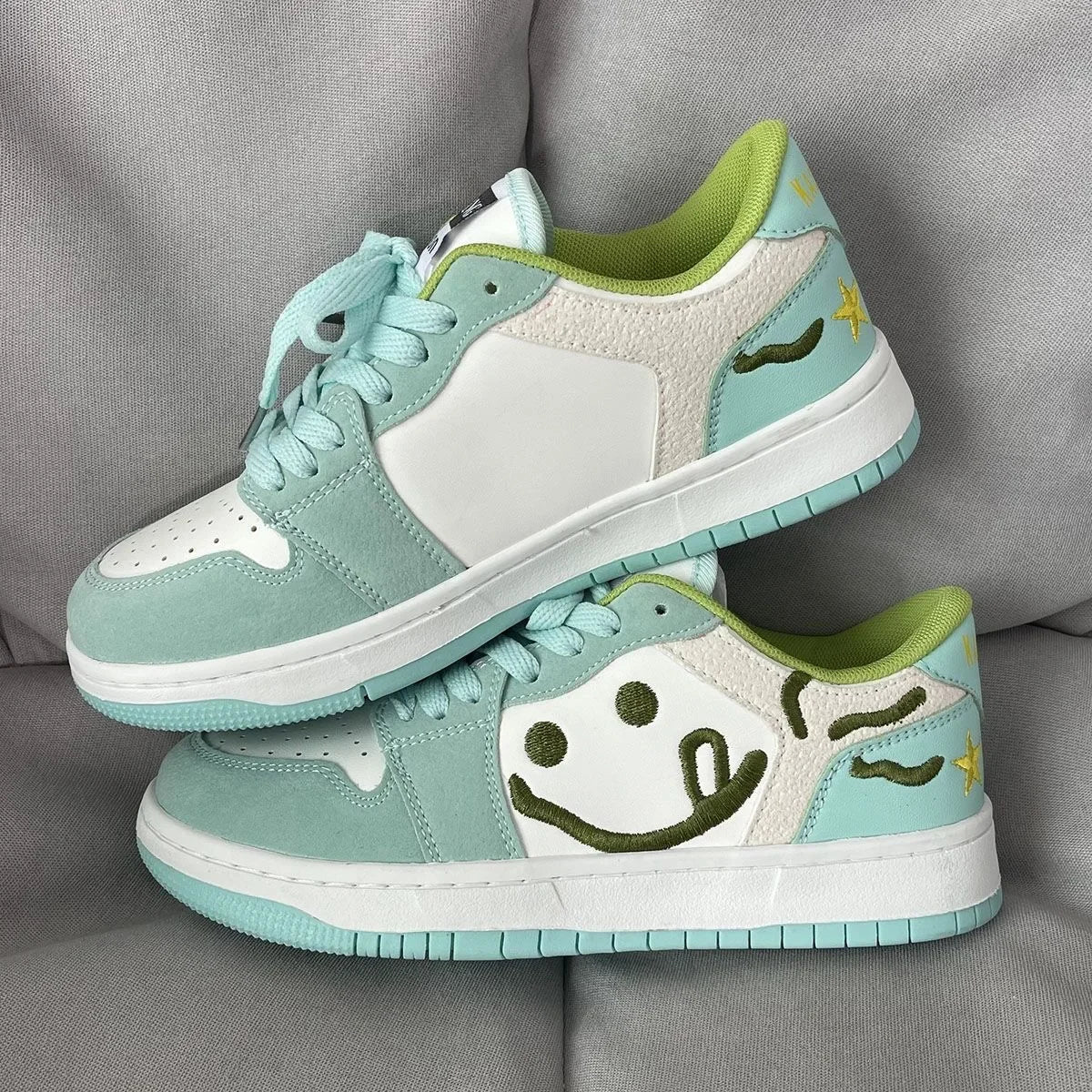 New Fashion Women's Sneakers Cute Cartoon Hand-painted Lace-up Thick-soled Vulcanized Shoes Flat Casual Skateboard Shoes